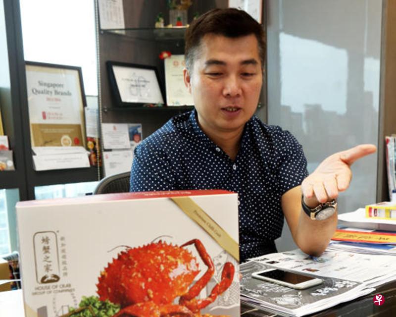 “螃蟹之家”老板黄泯莱说,上海和北京的老千,分别佯装要采购6000盒真空包装螃蟹,骗了4600元烟酒钱后就失联。